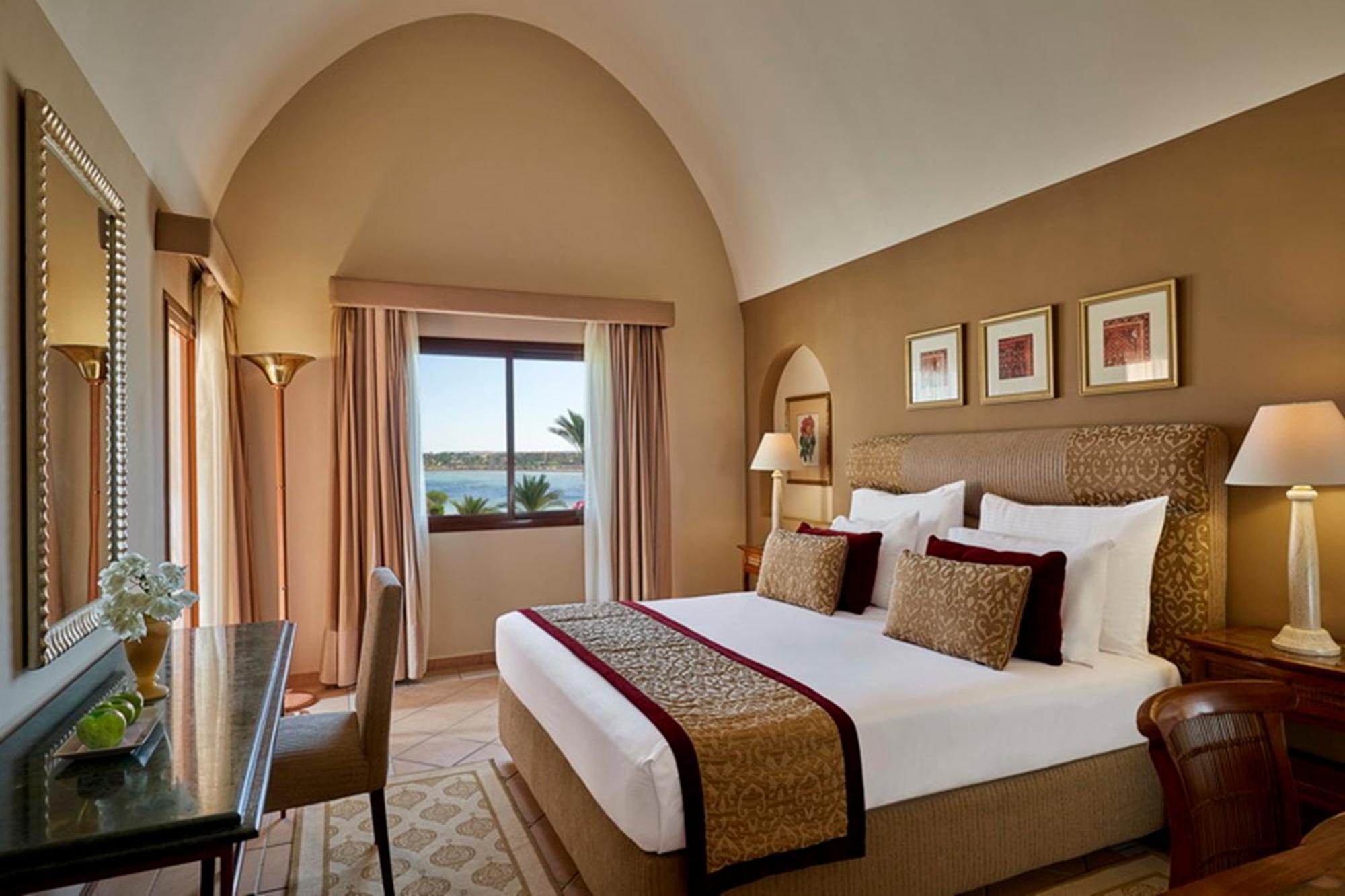 Junior Suite Queen Bed Pool or Sea View,1599646542:JPEG